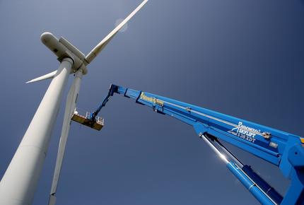 Picture of a Bronto Skylift lift going up on a wind mill